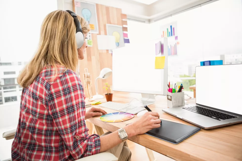 casual-designer-working-with-digitizer