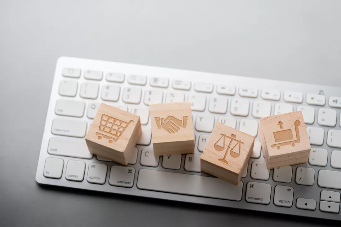 business-marketing-online-shopping-strategy-concept-icon-cube-computer-keyboard